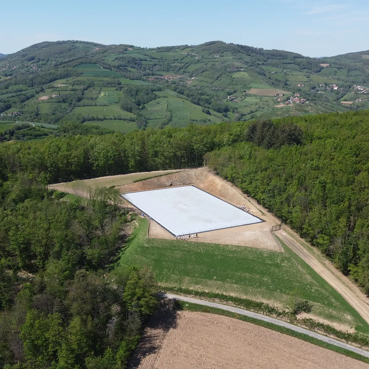 Réservoir, cuve et citerne souple pour l'eau brute